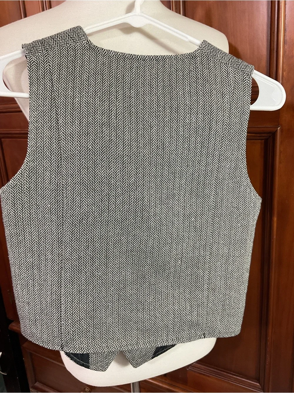 Children’s Place Boys Vest 4 Button Herringbone Pattern Black and Gray Sz 10 Lkn